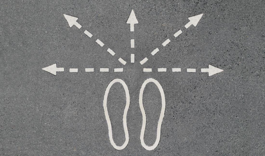 feet outline with multi-direction arrows